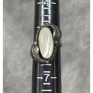 VTG Southwestern Sterling Silver MOP Feathers Design Ring Sz 5.75